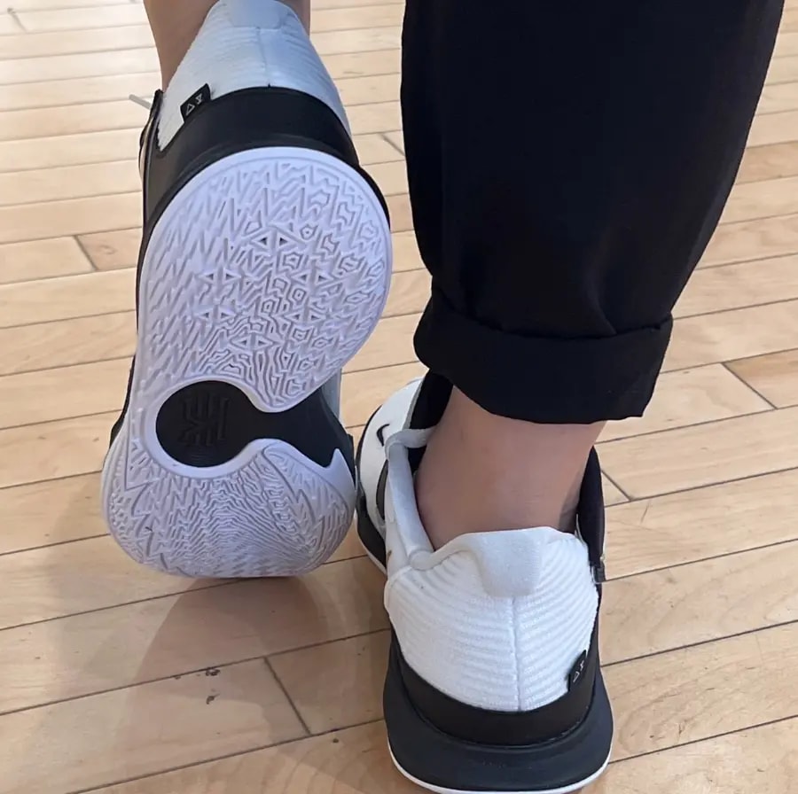 Giày Nike Kyrie Low 5 EP 'White Black Metallic Gold' DJ6014-101 — ảnh 2