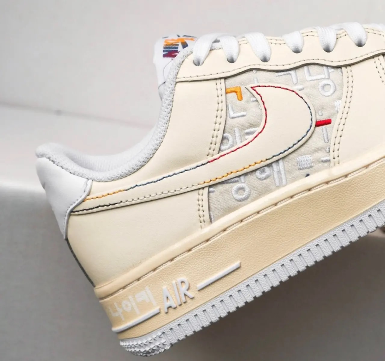 Giày Nike Air Force 1 Low '07 LV8 Hangul Day Cream DO2701-715 — ảnh 4