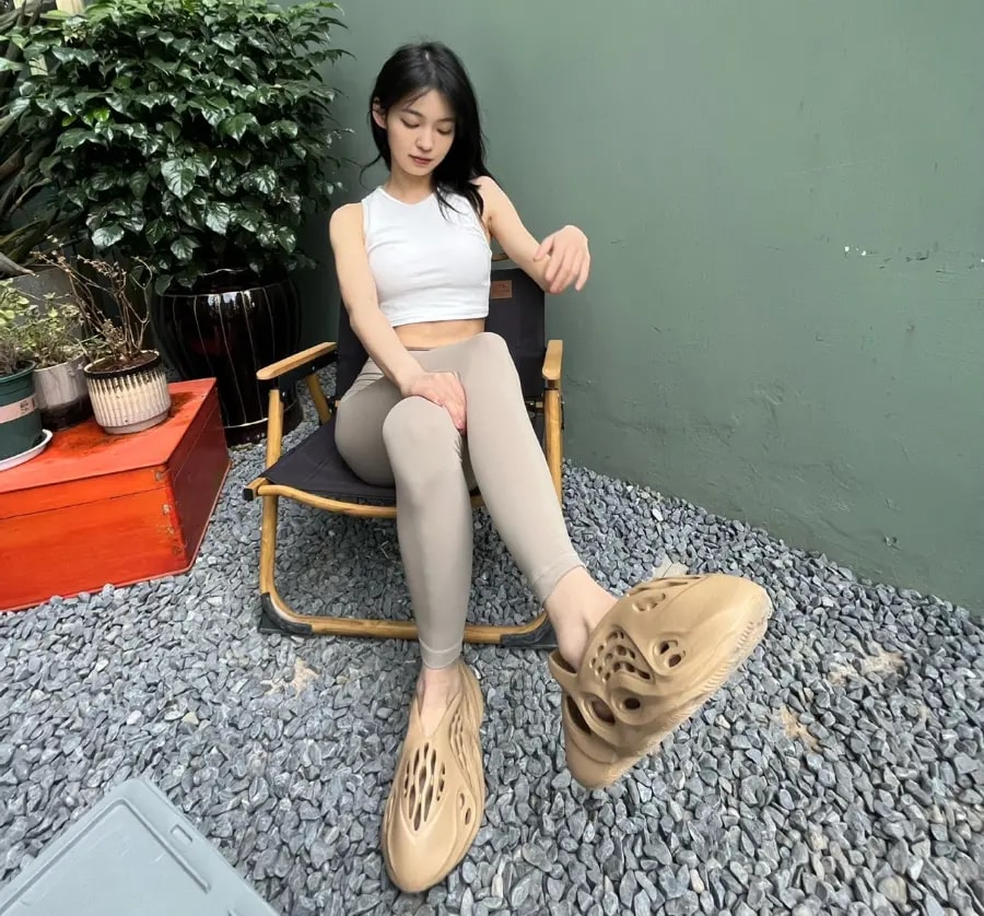 Dép Adidas Yeezy Foam Runner 'Ochre' GW3354 — ảnh 3