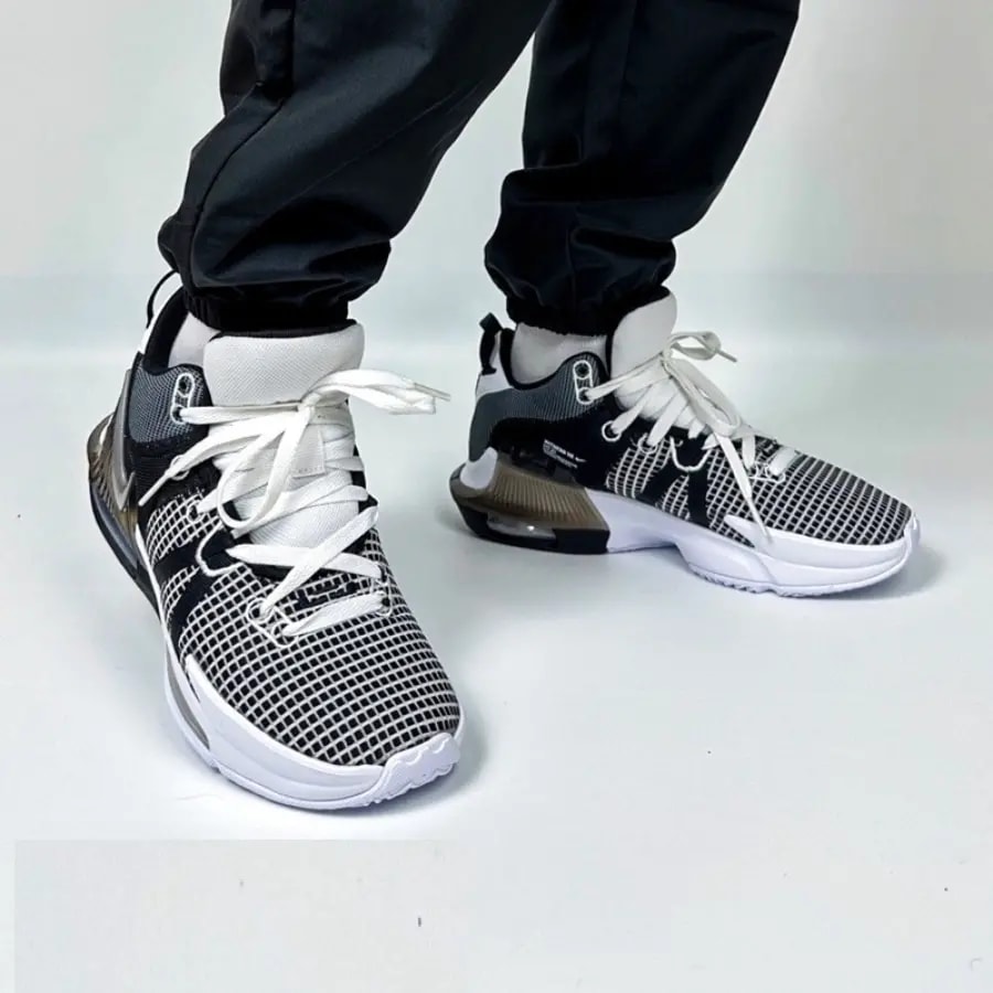 Giày Nike LeBron Witness 7 EP 'White Black' DM1122-100 — ảnh 2