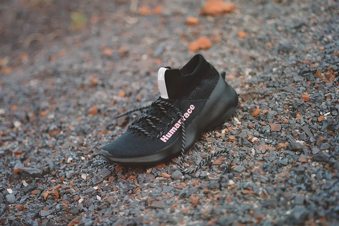 Giày Adidas Human Race Sichona x Pharrell 'Black Shock Pink' GX3032 — ảnh 5