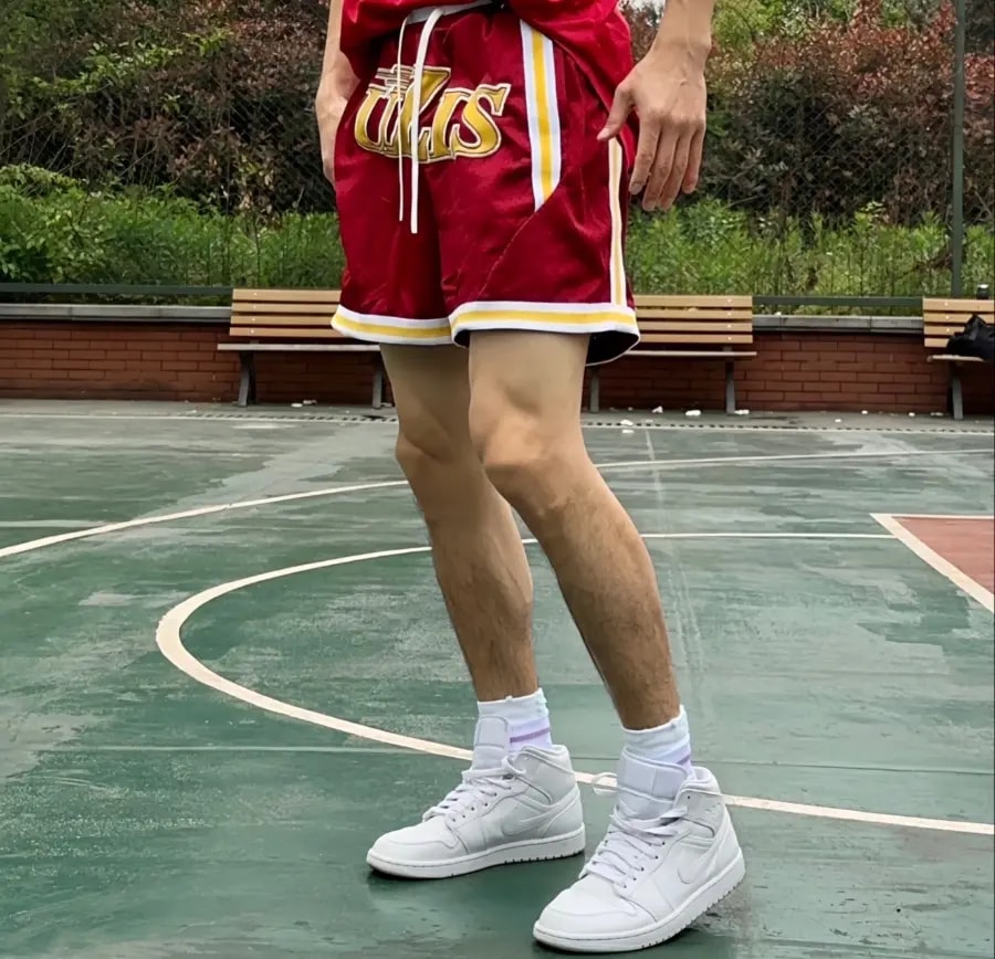 Giày Nike Air Jordan 1 Mid 2022 'Triple White' 554724-136 — ảnh 4