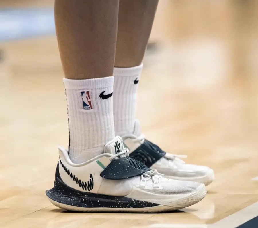 Giày Nike Kyrie Low 3 Team 'White Midnight Navy' CW6228-100 — ảnh 3
