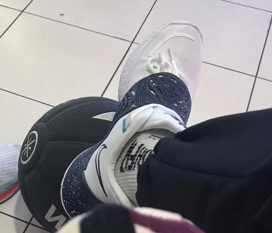 Giày Nike Kyrie Low 3 Team 'White Midnight Navy' CW6228-100 — ảnh 2