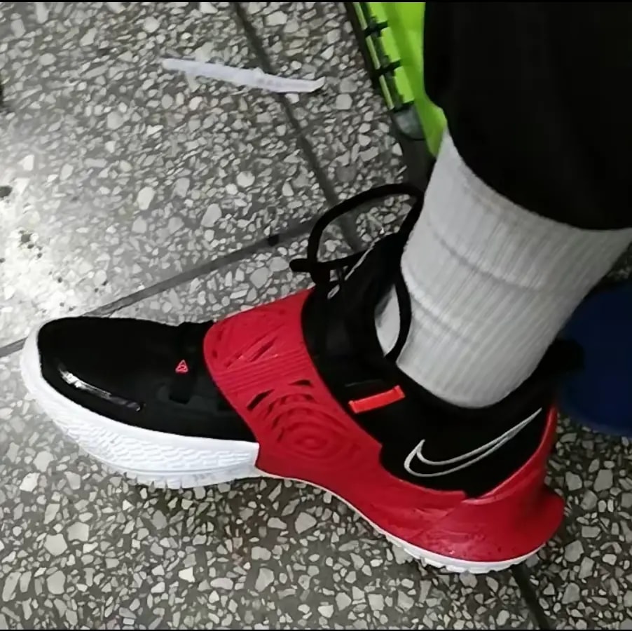 Giày Kyrie Low 3 Team 'Black University Red' CW6228-001 — ảnh 3