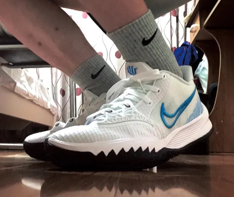 Giày Nike Kyrie 4 Low White Laser Blue CZ0105-100 — ảnh 3
