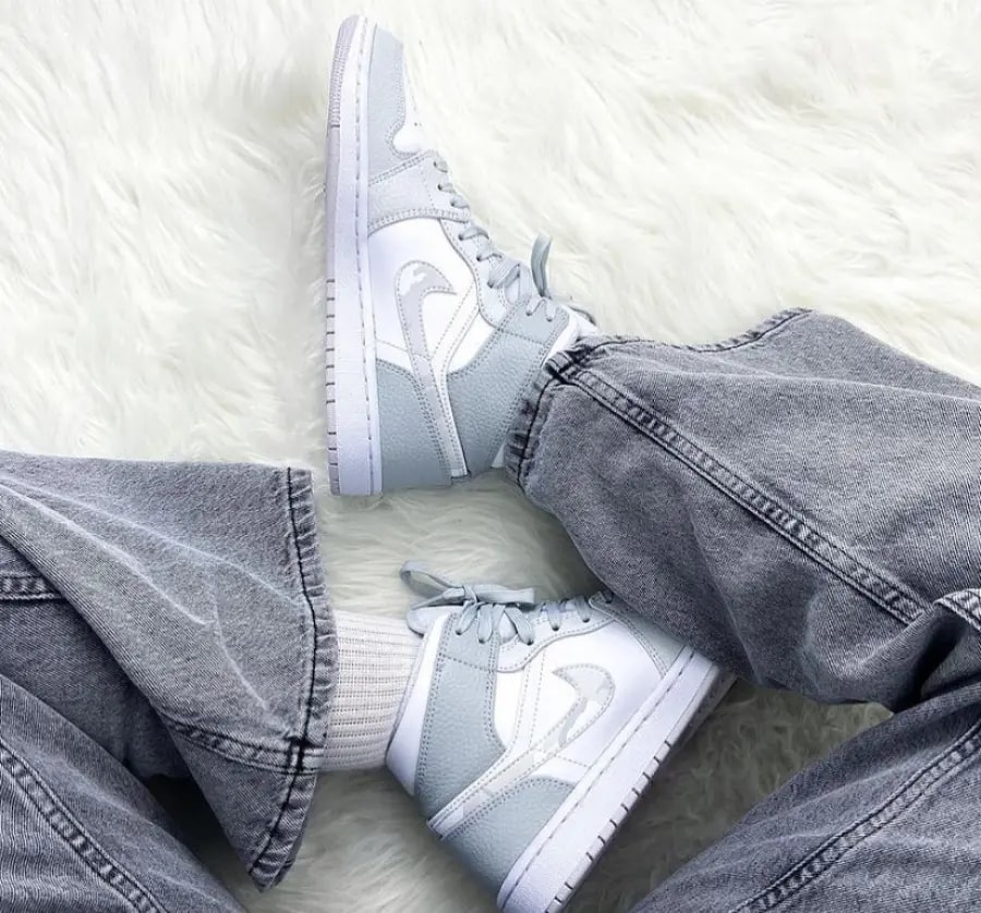 Giày Nike Air Jordan 1 Mid SE GS 'Swoosh Logo Grey Camo' DD3235-100 — ảnh 4