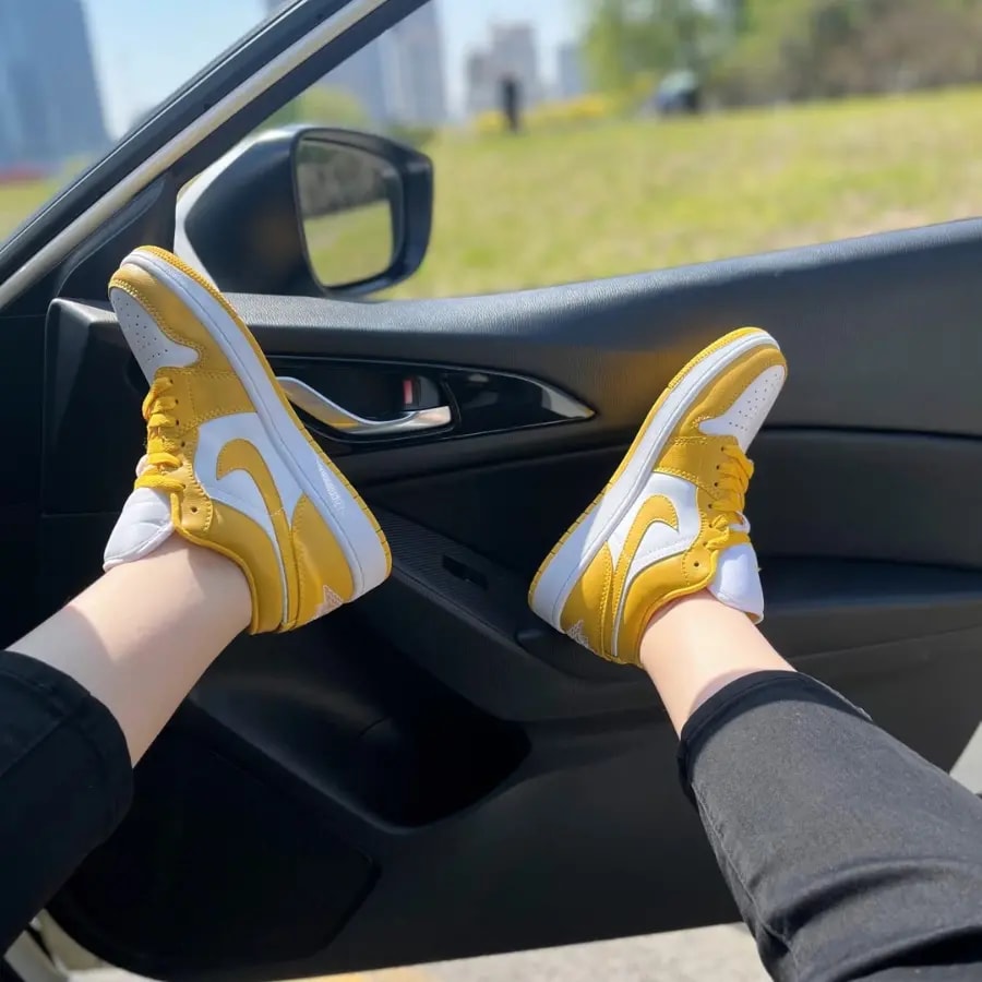 Giày Nike Air Jordan 1 Low GS 'White Yellow' 553560-171 — ảnh 4