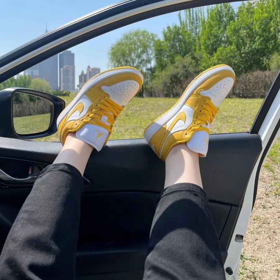 Giày Nike Air Jordan 1 Low GS 'White Yellow' 553560-171 — ảnh 5