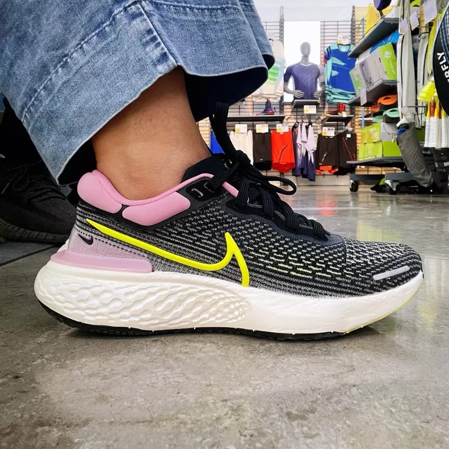 Giày Nike Wmns ZoomX Invincible Run Flyknit 'Black Elemental Pink' CT2229-002 — ảnh 4