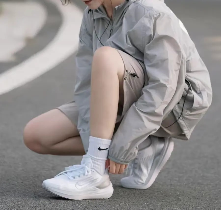Giày Nike Womens Air Winflo 9 'White' DD8686-100 — ảnh 2