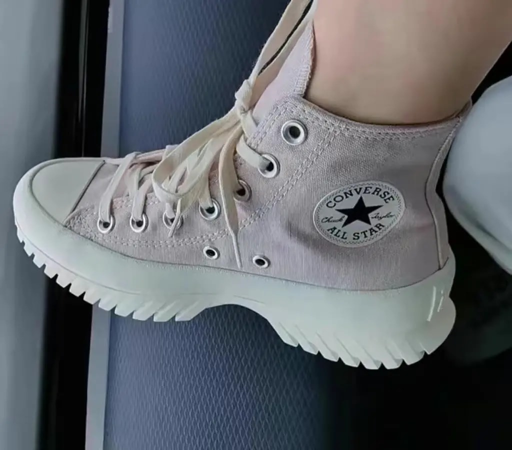 Giày Converse Women's CT All Star Lugged 2.0 Hi Sneaker 'White' A02424C — ảnh 3