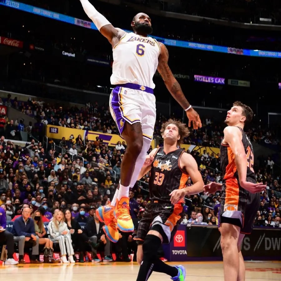 Giày Nike Lebron 19 'Tune Squad' DC9338-800 — ảnh 3