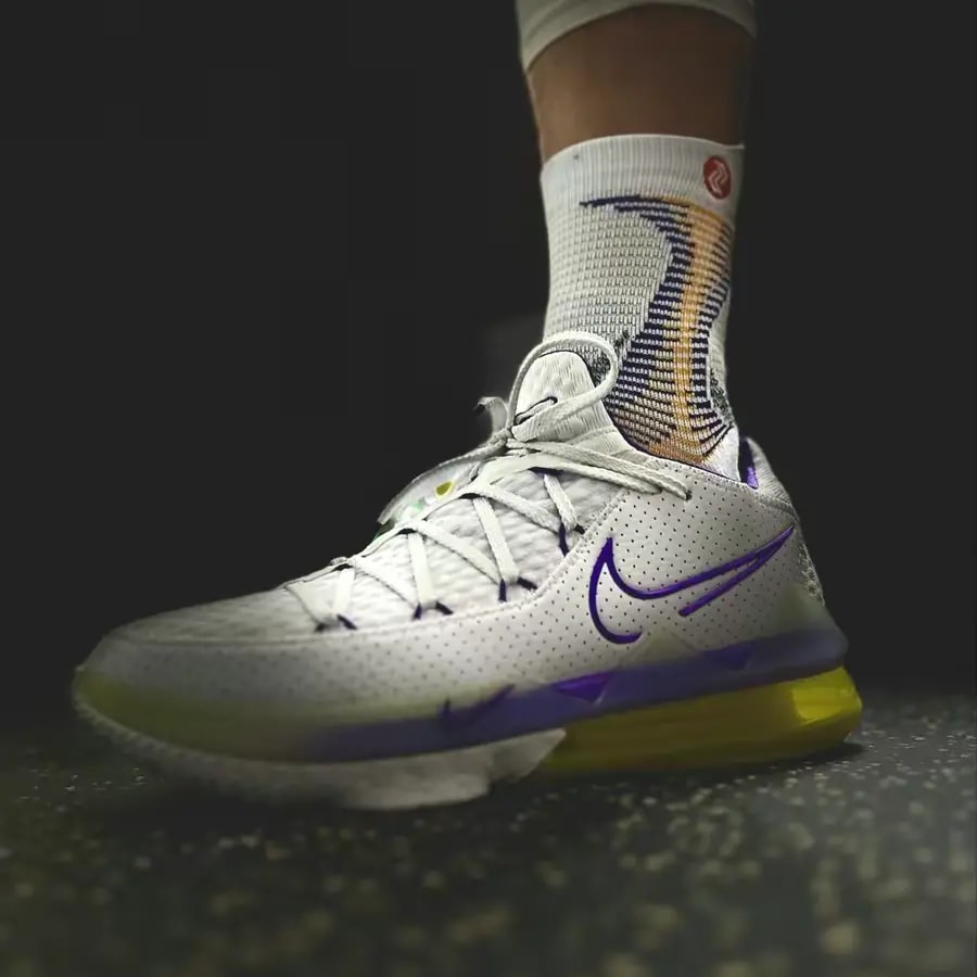 Giày Nike LeBron 17 Low 'Lakers' CD5007-102 — ảnh 4