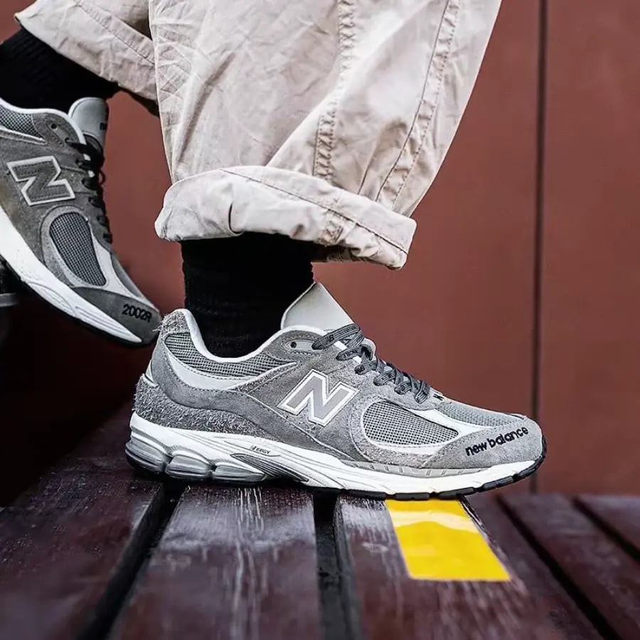 Giày New Balance INVINCIBLE x N.HOOLYWOOD x 2002R 'Grey' ML2002RV — ảnh 2