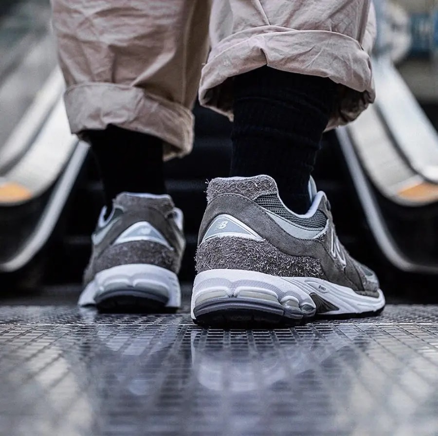 Giày New Balance INVINCIBLE x N.HOOLYWOOD x 2002R 'Grey' ML2002RV — ảnh 3
