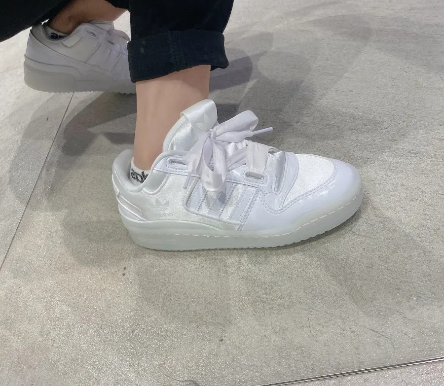 Giày Adidas Forum Satin Low J 'Triple White' H68194 — ảnh 4