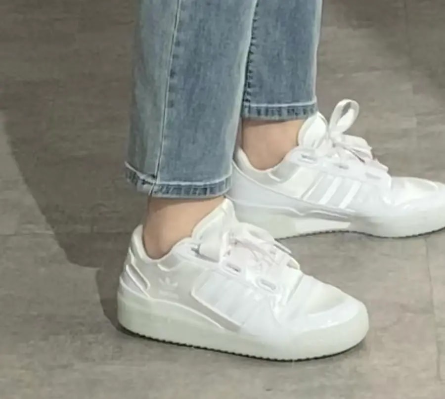 Giày Adidas Forum Satin Low J 'Triple White' H68194 — ảnh 2