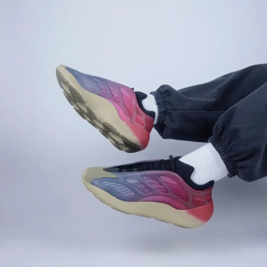 Giày Adidas Yeezy 700 V3 'Fade Carbon' GW1814 — ảnh 4