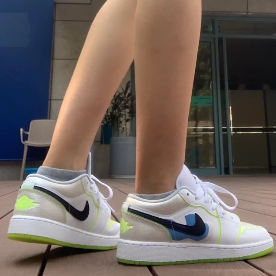 Giày Nike Air Jordan 1 Low SE GS 'Warped Swoosh' DV1324-117 — ảnh 5