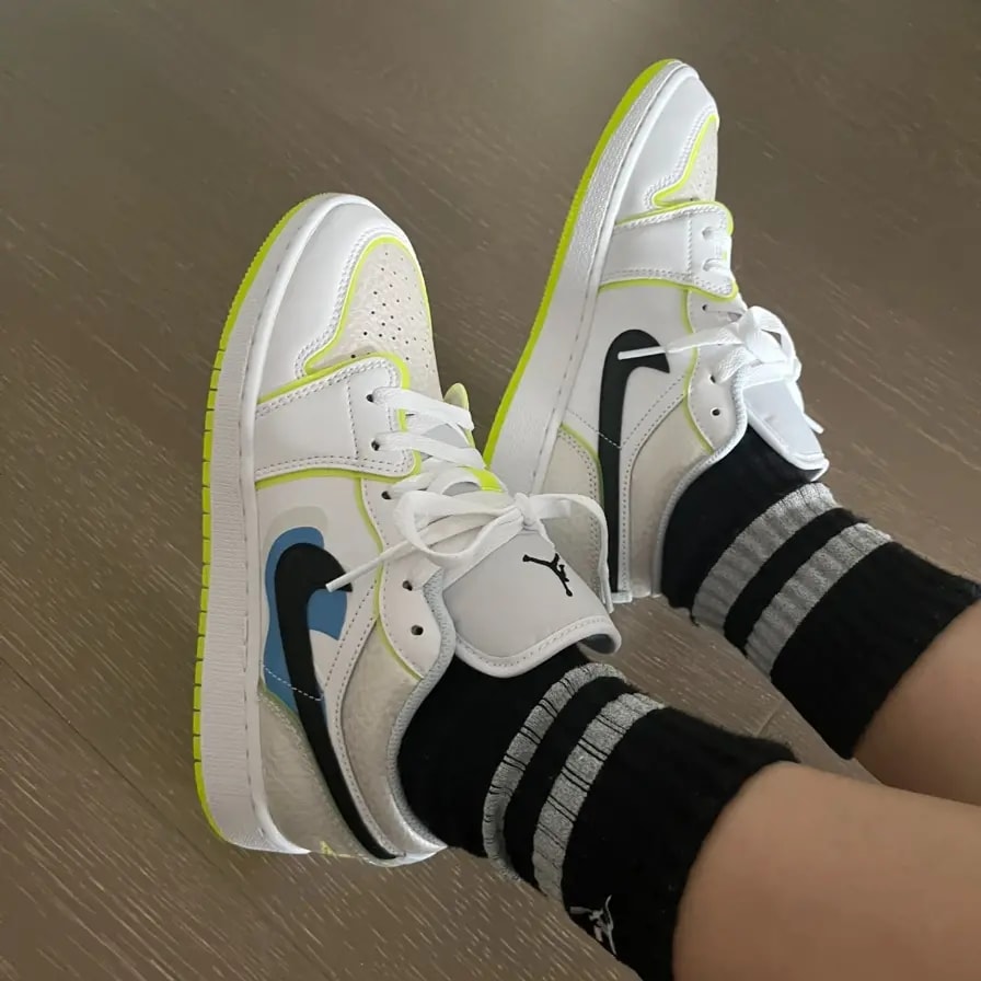 Giày Nike Air Jordan 1 Low SE GS 'Warped Swoosh' DV1324-117 — ảnh 4