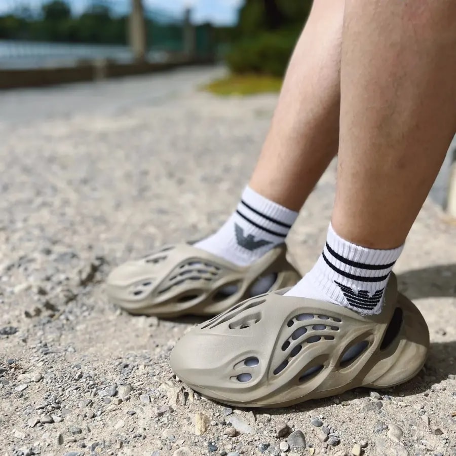Dép Adidas Yeezy Foam Runner 'Stone Sage' GX4472 — ảnh 2
