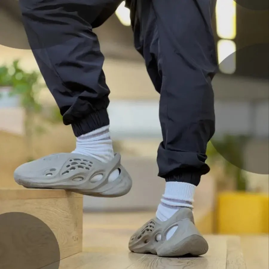 Dép Adidas Yeezy Foam Runner 'Stone Sage' GX4472 — ảnh 5