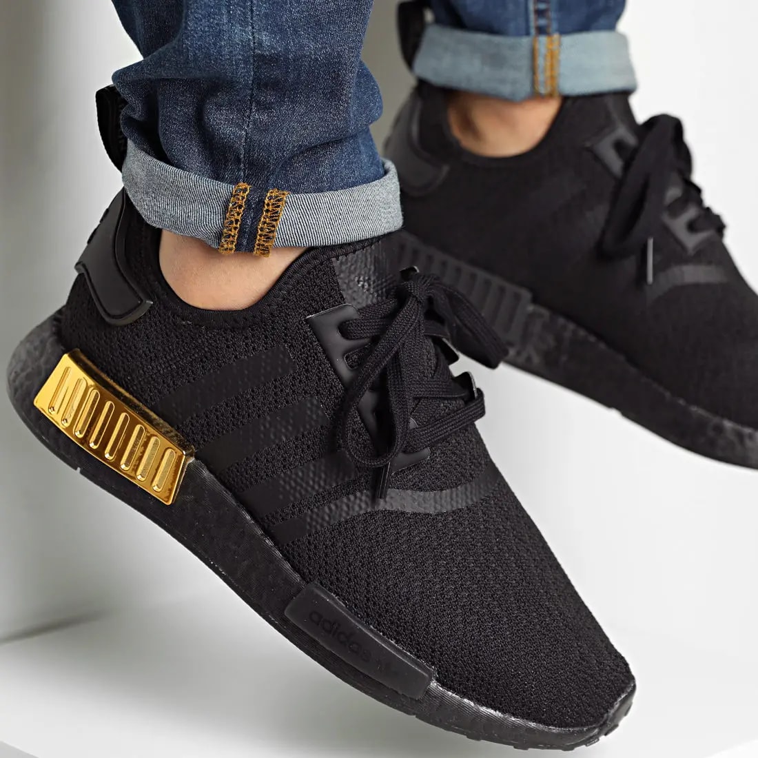 Giày Adidas Wmns NMD_R1 'Black Gold Metallic' FV1787 — ảnh 2