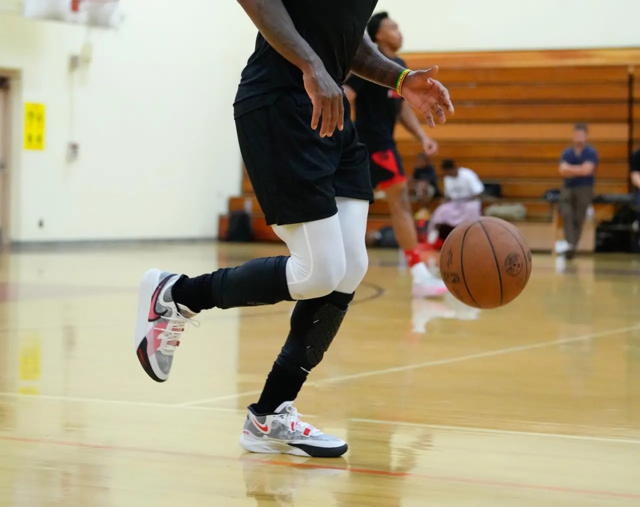 Giày Nike Kyrie 8 'White University Red' DJ6017-100 — ảnh 3