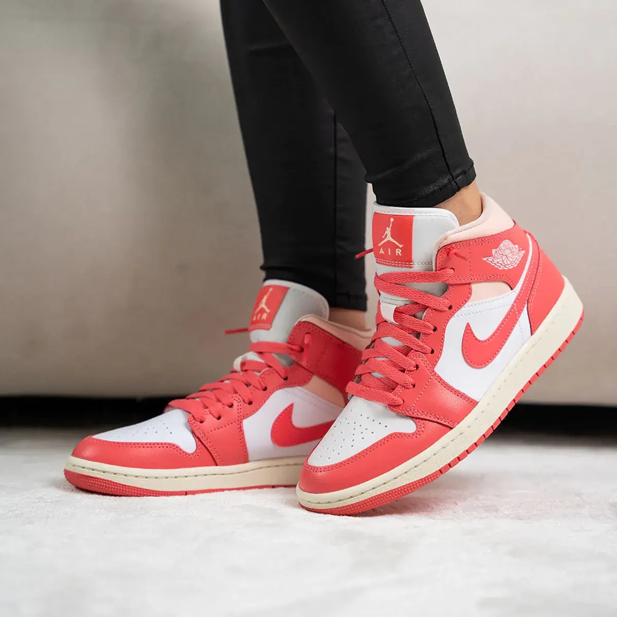 Giày Nike Air Jordan 1 Mid 'Strawberries And Cream' BQ6472-186 — ảnh 4