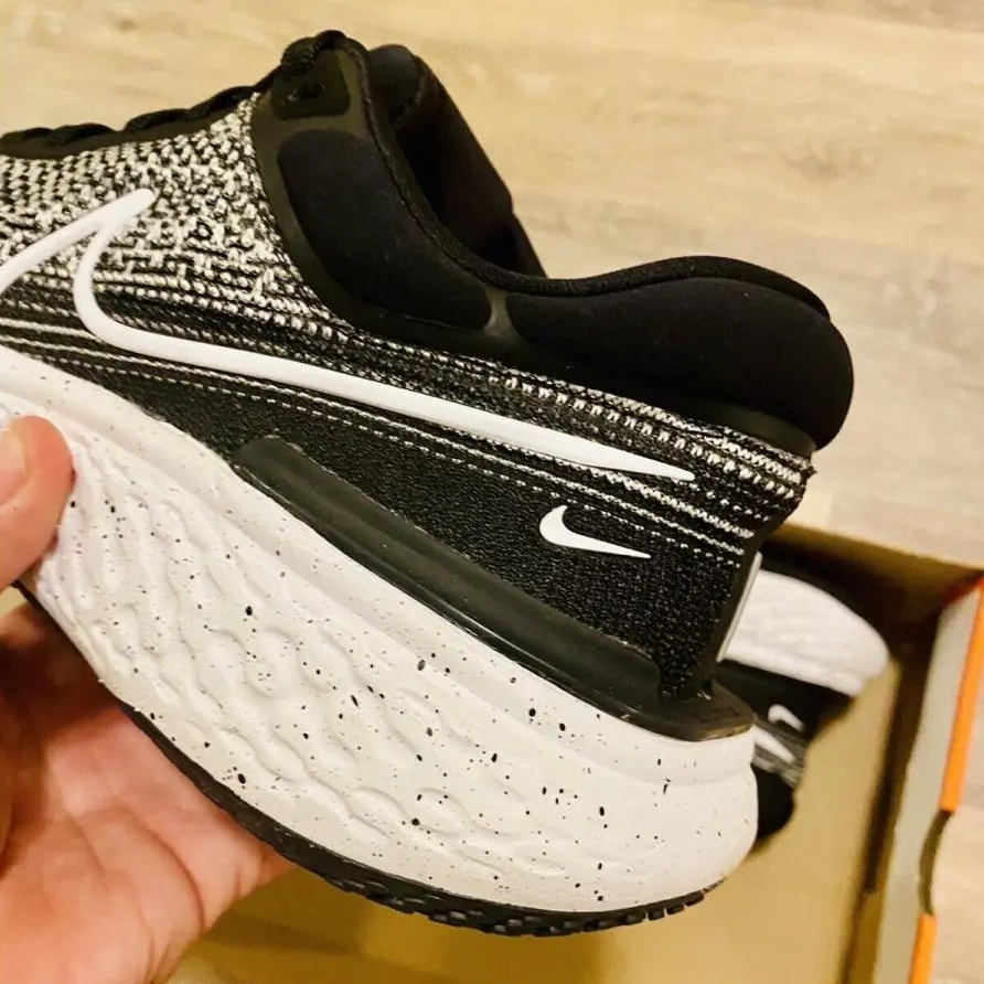 Giày Nike Wmns ZoomX Invincible Run Flyknit 'White Black' CT2229-103 — ảnh 2