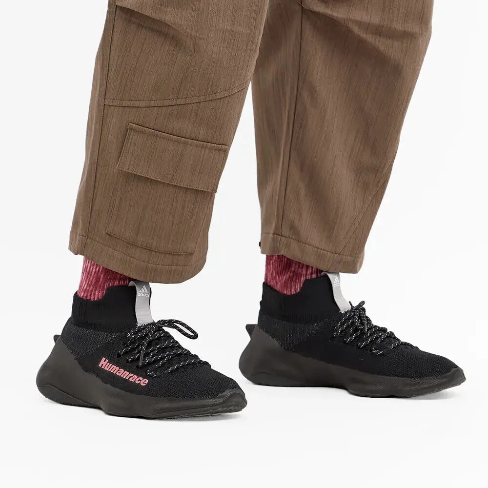Giày Adidas Human Race Sichona x Pharrell 'Black Shock Pink' GX3032 — ảnh 2