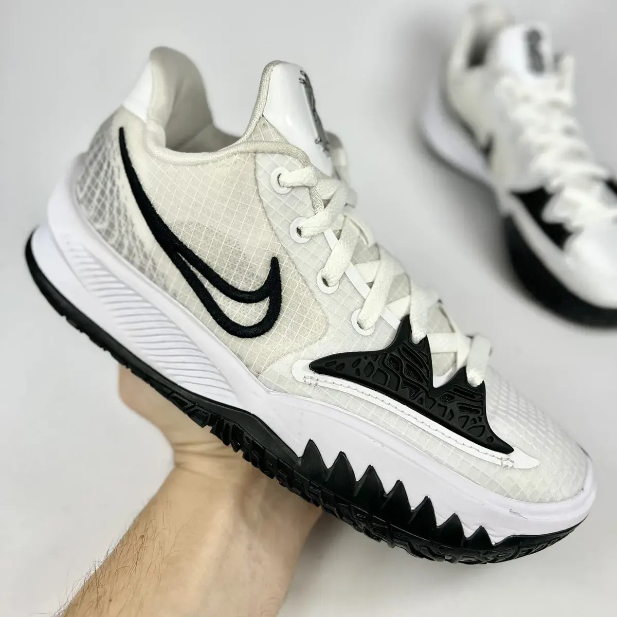 Giày Nike Kyrie Low 4 TB 'White Black' DA7803-100 — ảnh 2