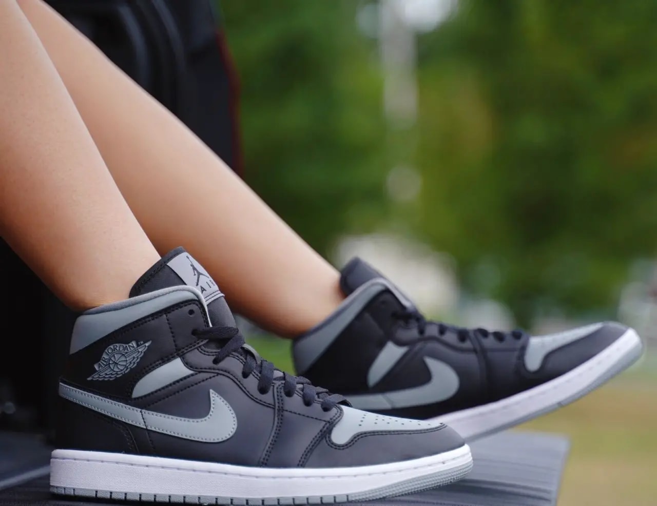 Giày Nike Wmns Air Jordan 1 Mid 'Shadow' BQ6472-007 — ảnh 3