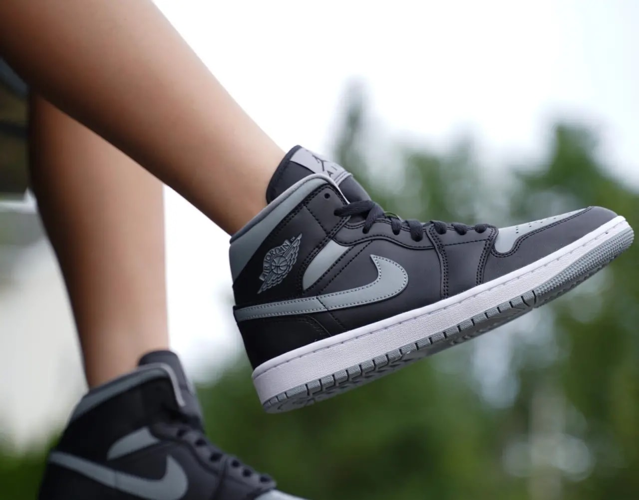 Giày Nike Wmns Air Jordan 1 Mid 'Shadow' BQ6472-007 — ảnh 4