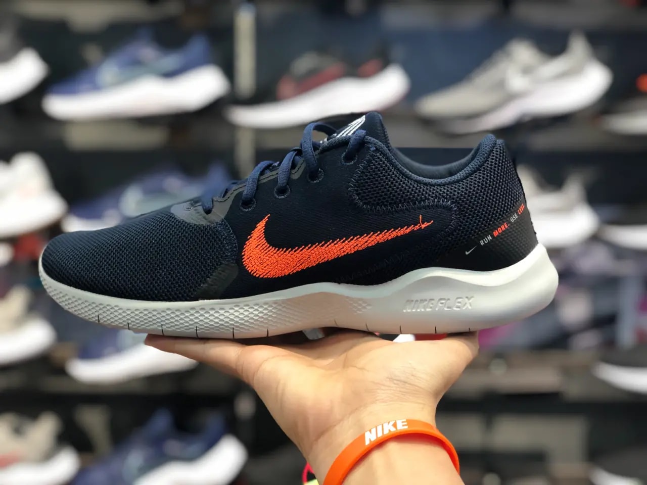 Giày Nike Flex Experience Run 10 'Black Total Orange' CI9960-008 — ảnh 4