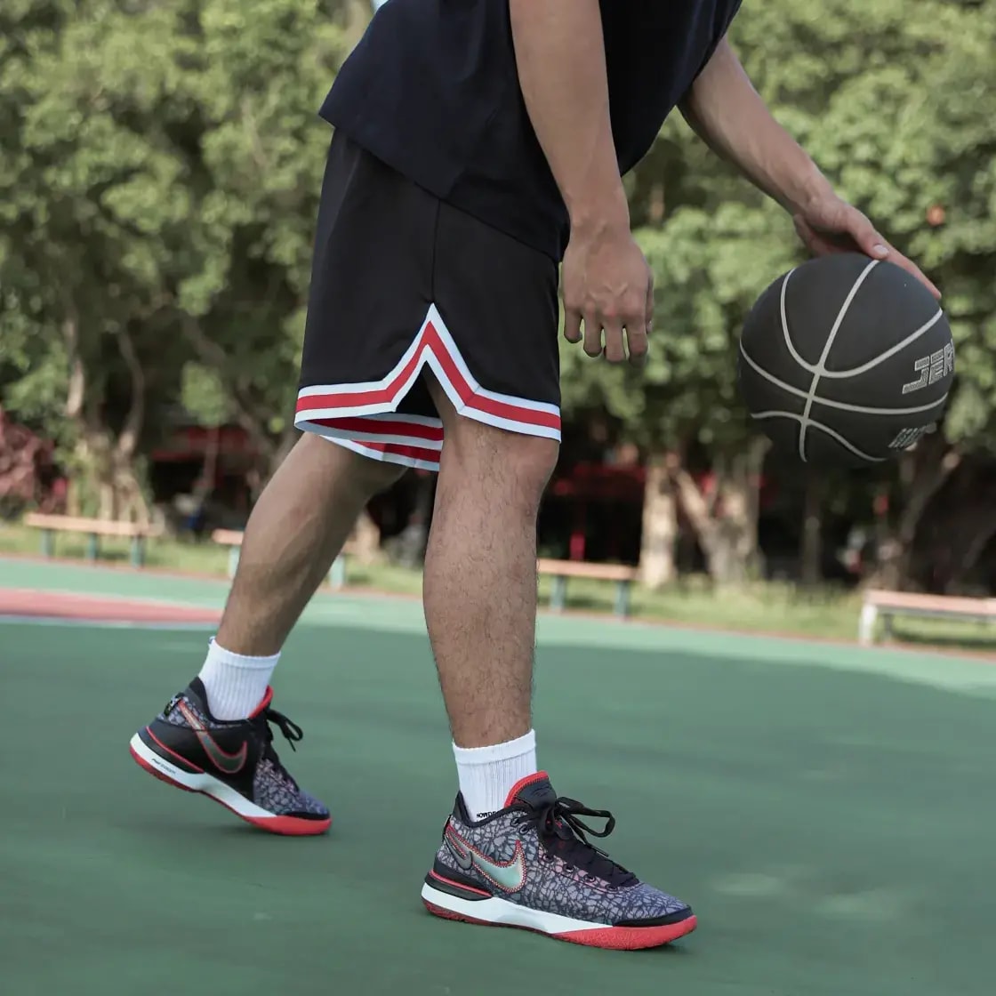 Giày Nike Zoom LeBron Nxxt Gen 'FaZe Clan Bred' DR8784-001 — ảnh 3