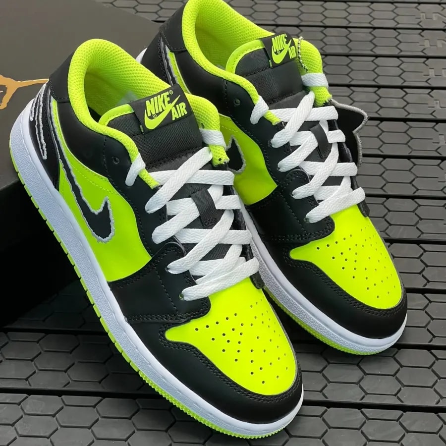 Giày Nike Air Jordan 1 Low SE 'Black Cat Volt' DX6666-701 — ảnh 4
