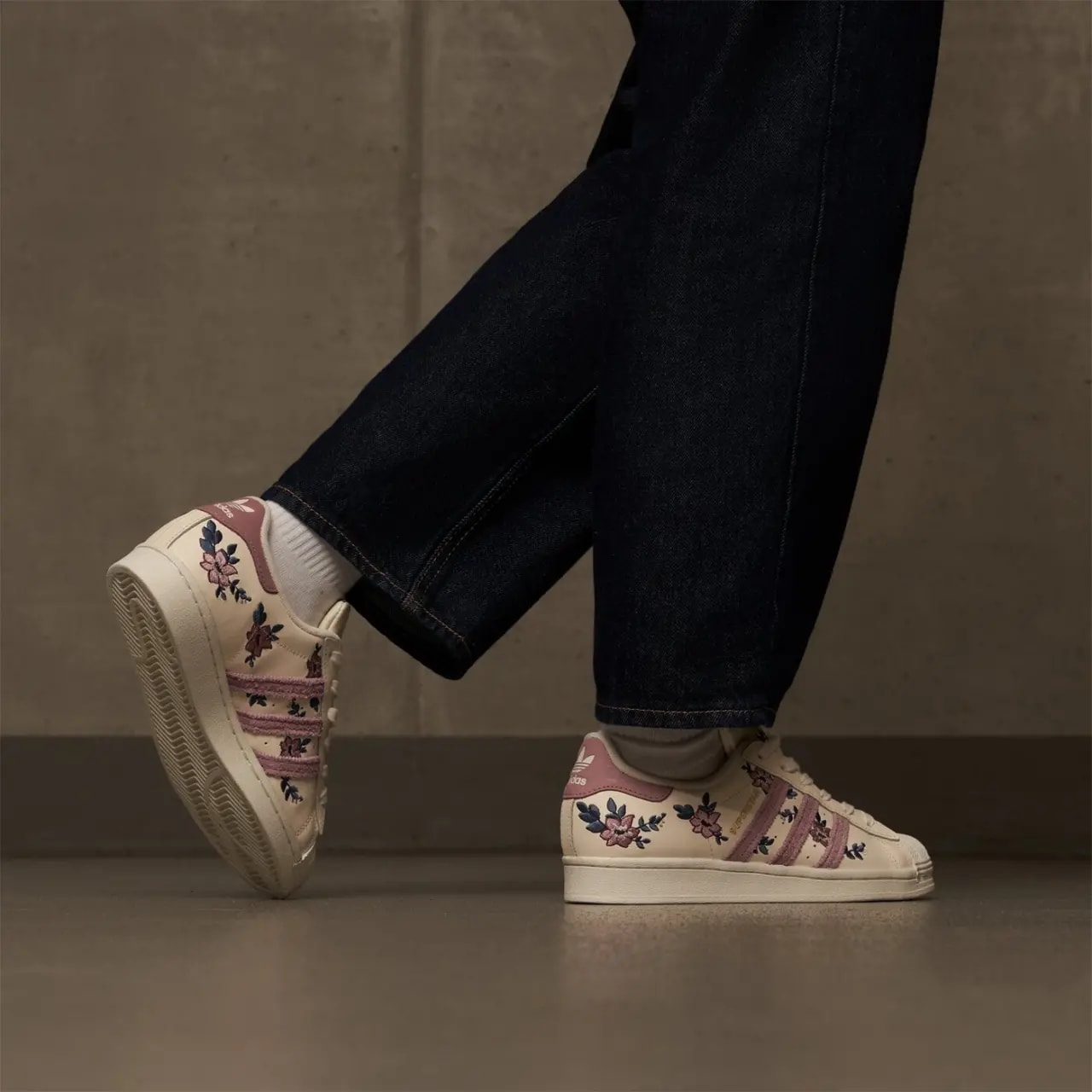 Giày Adidas Superstar 'Floral' H03479 — ảnh 2