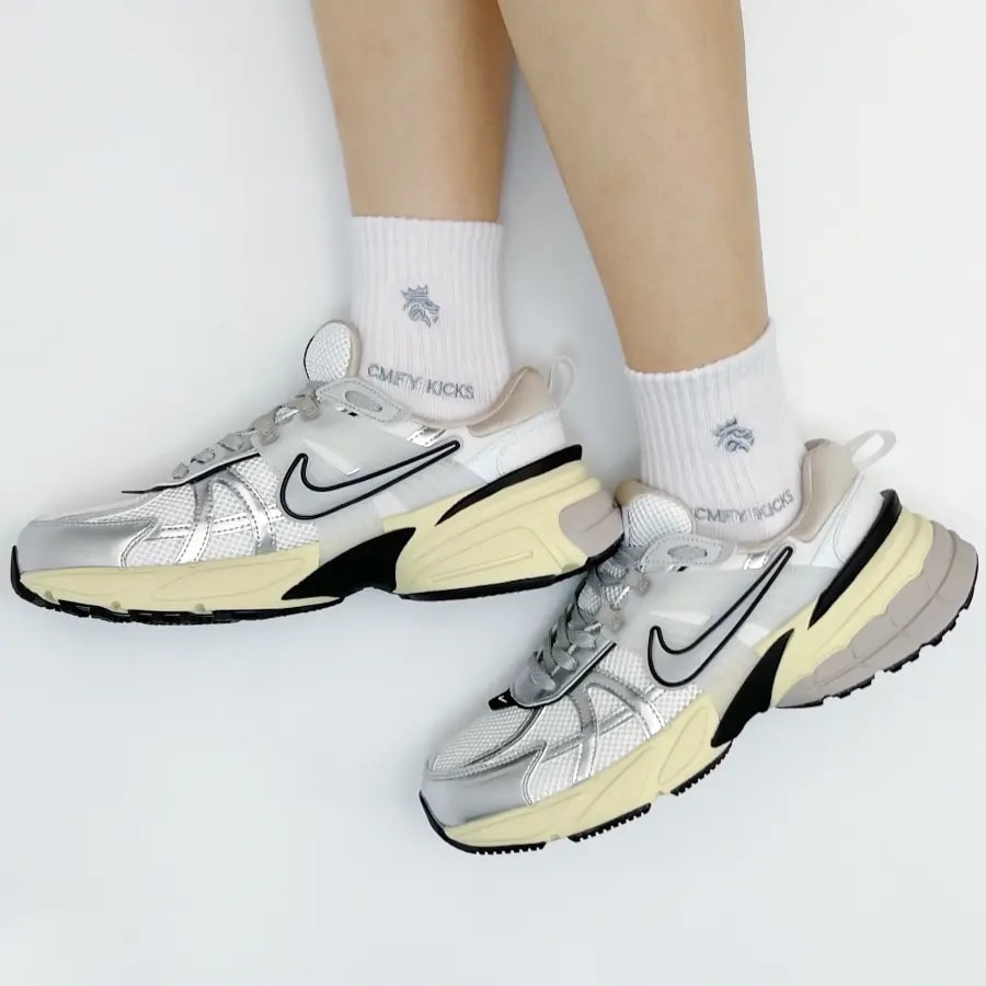 Giày Nike V2K Run 'Summit White Metallic Silver' FD0736-100 — ảnh 5