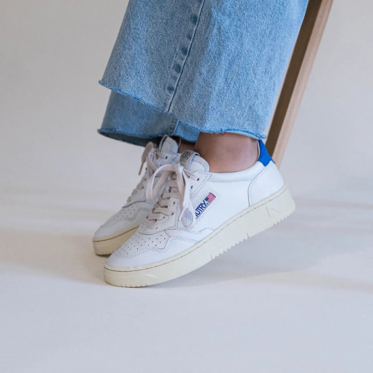 Giày Autry Medalist Low Leather 'White Azure' AULW-LL46 — ảnh 2