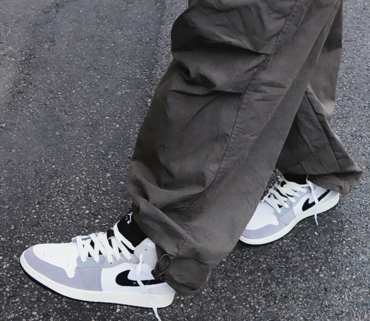 Giày Nike Air Jordan 1 Mid SE Craft 'Cement Grey' DZ4136-002 — ảnh 2