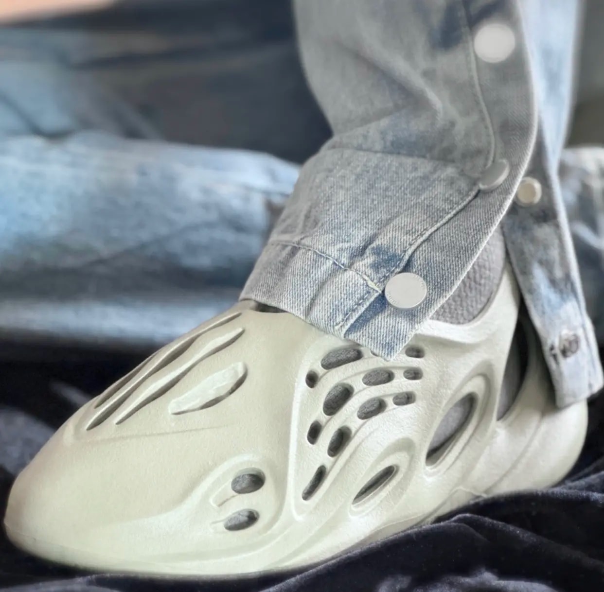 Giày Adidas Yeezy Foam RNR 'Stone Salt' GV6840 — ảnh 4