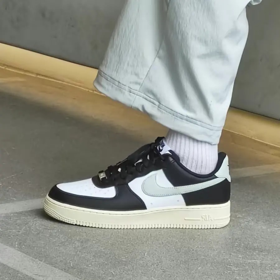 Giày Nike Air Force 1 07 'Black White Milk' FQ6848-101 — ảnh 3