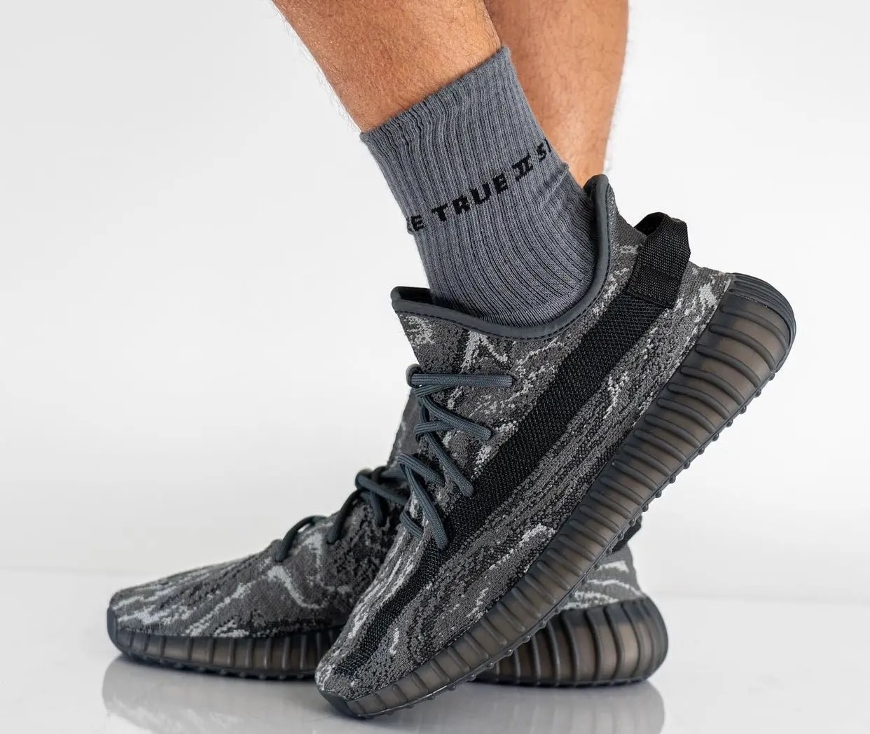 Giày Adidas Yeezy Boost 350 V2 'MX Dark Salt' ID4811 — ảnh 2