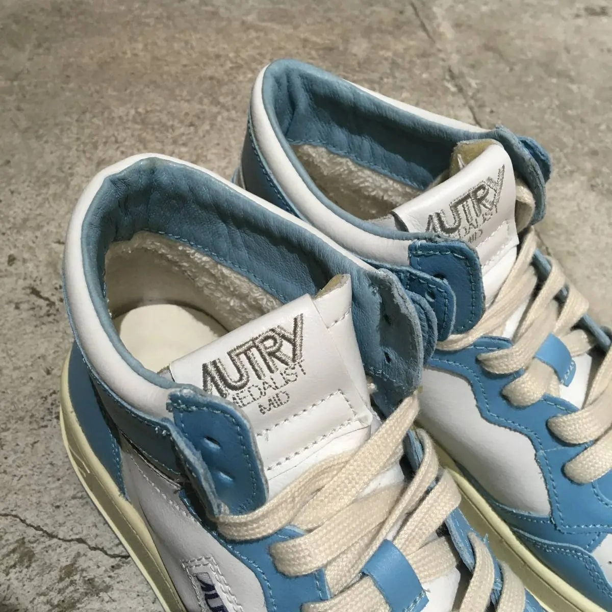Giày Autry Medalist Mid 'White Sea' AUMM-WB08 — ảnh 3