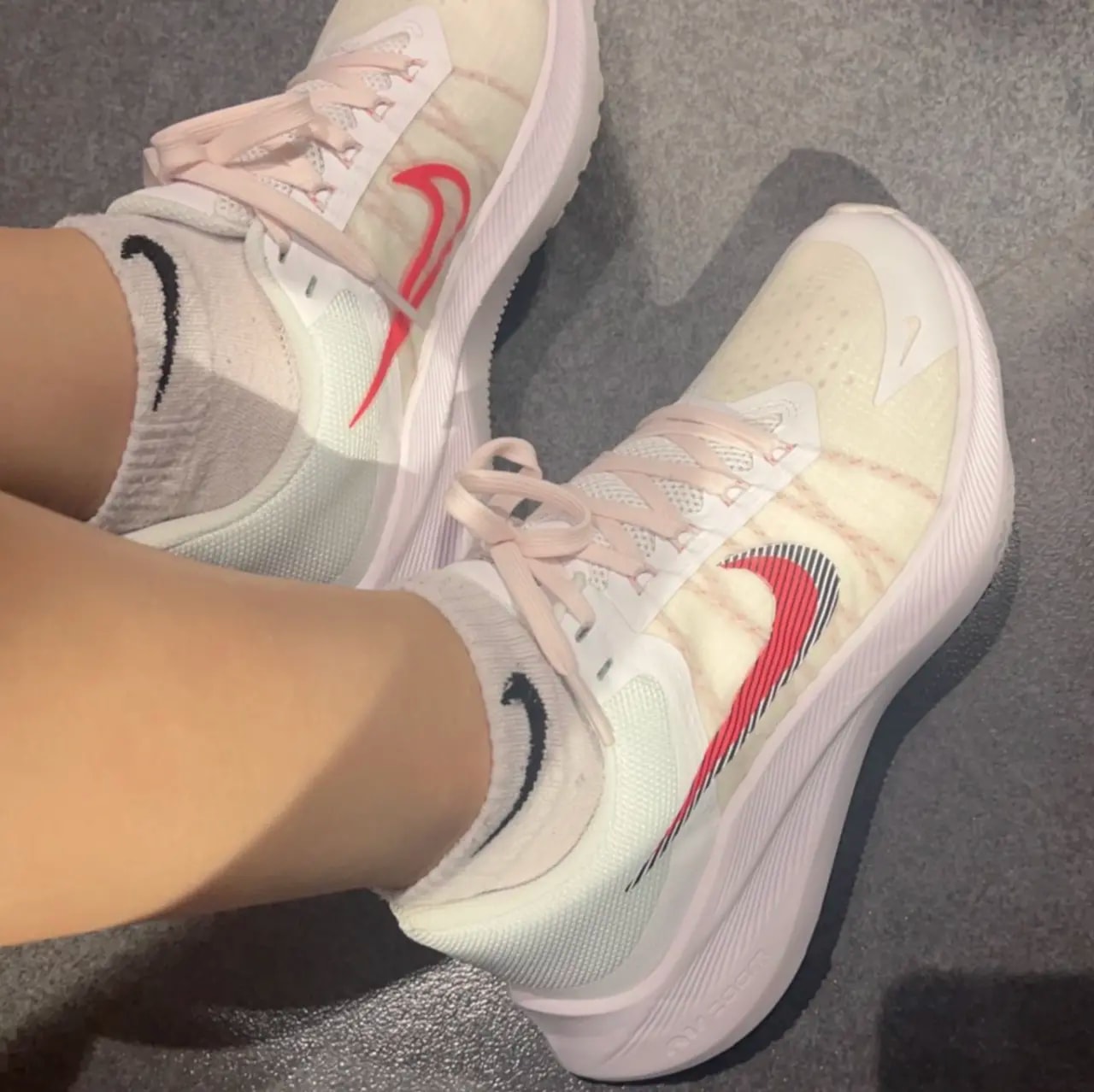 Giày Nike Zoom Winflo 8 'White Flash Crimson' CW3421-101 — ảnh 2