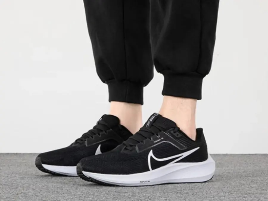 Giày Nike Air Zoom Pegasus 40 GS 'Black White' DX2498-001 — ảnh 3