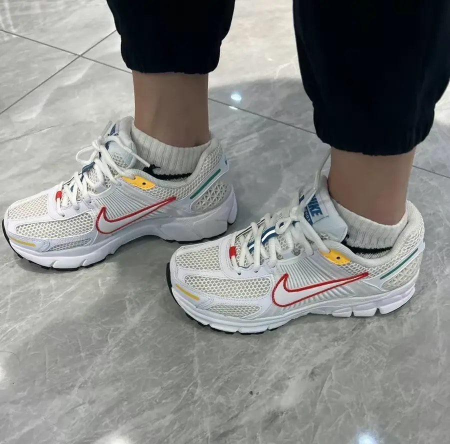 Giày Nike Air Zoom Vomero 5 'Primary Colors' FN3446-111 — ảnh 4