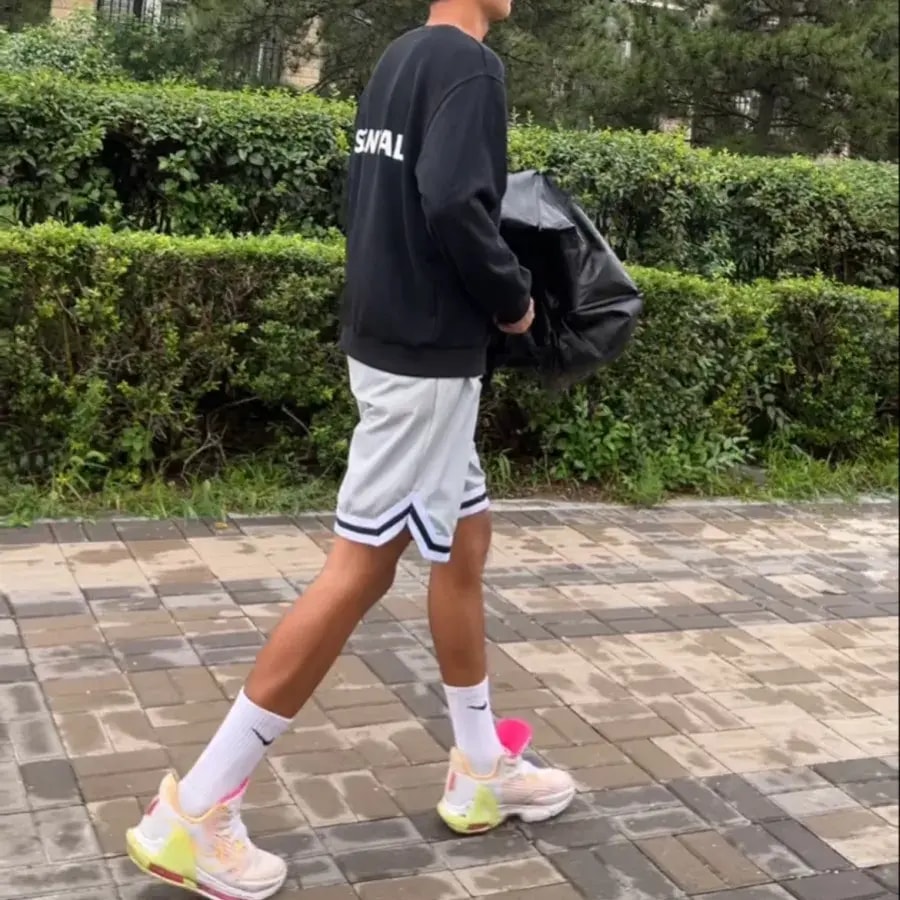 Giày Nike LeBron Witness 6 'White Tint' CZ4052-101 — ảnh 2